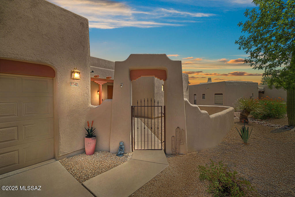 11740 N Diamond Cholla Place