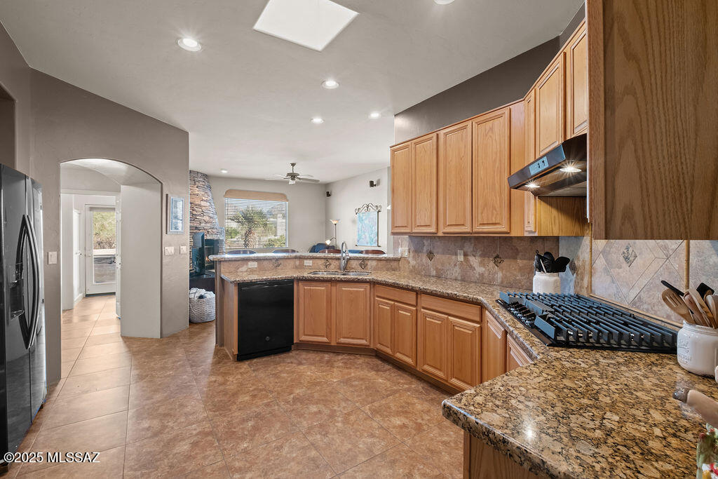 11740 N Diamond Cholla Place