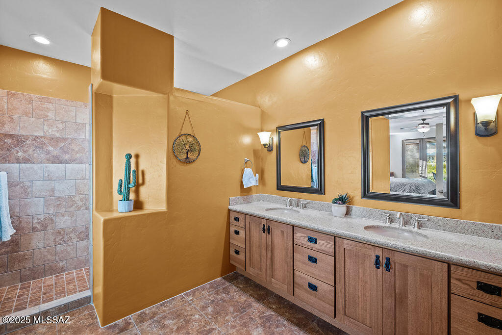 11740 N Diamond Cholla Place