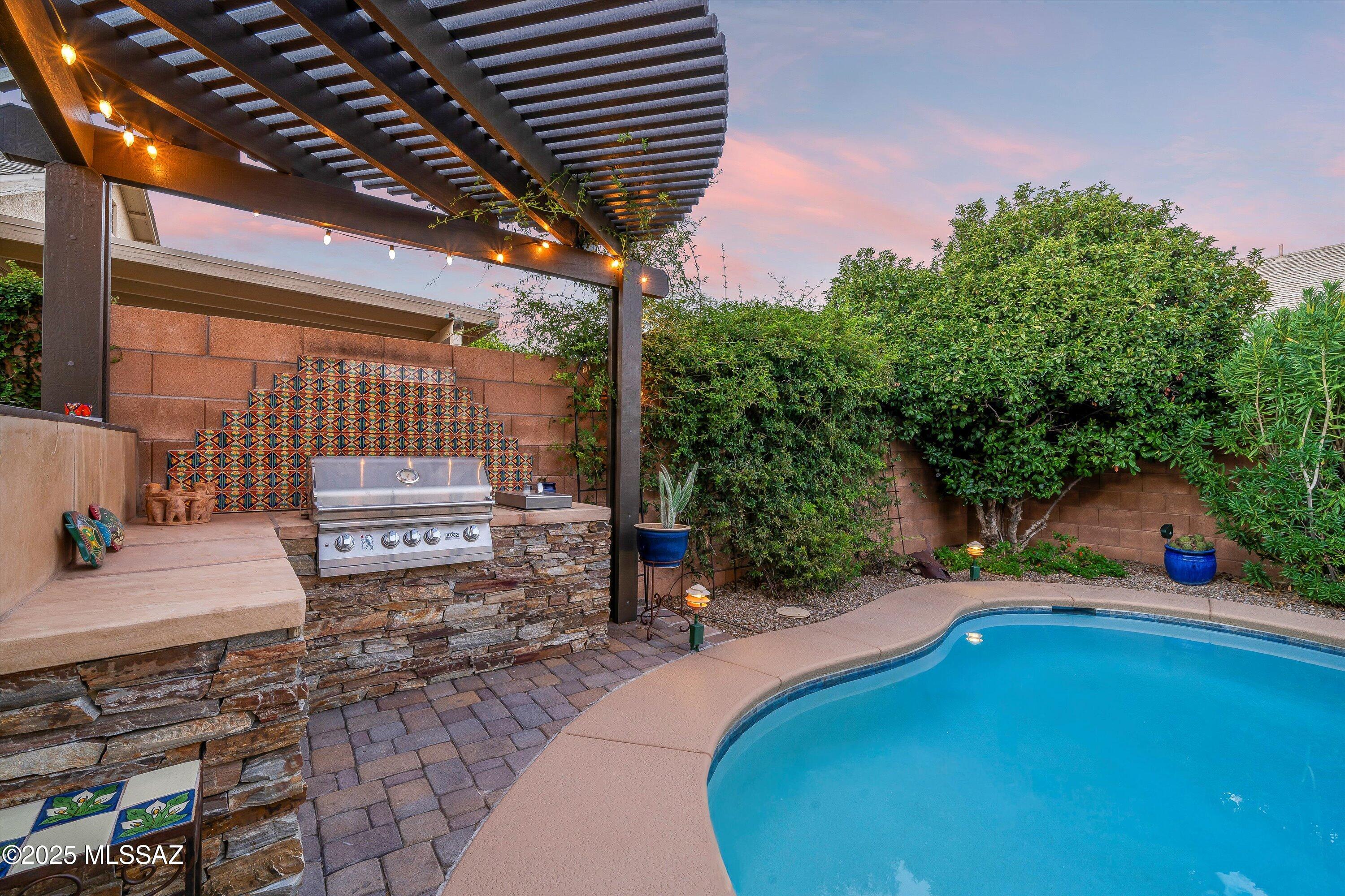 8680 N Sunnyvale Drive
