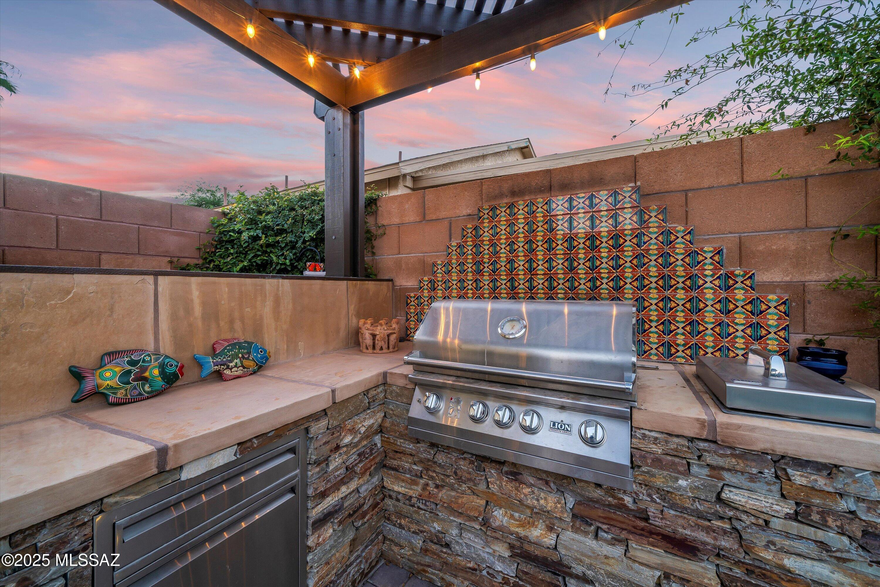 8680 N Sunnyvale Drive