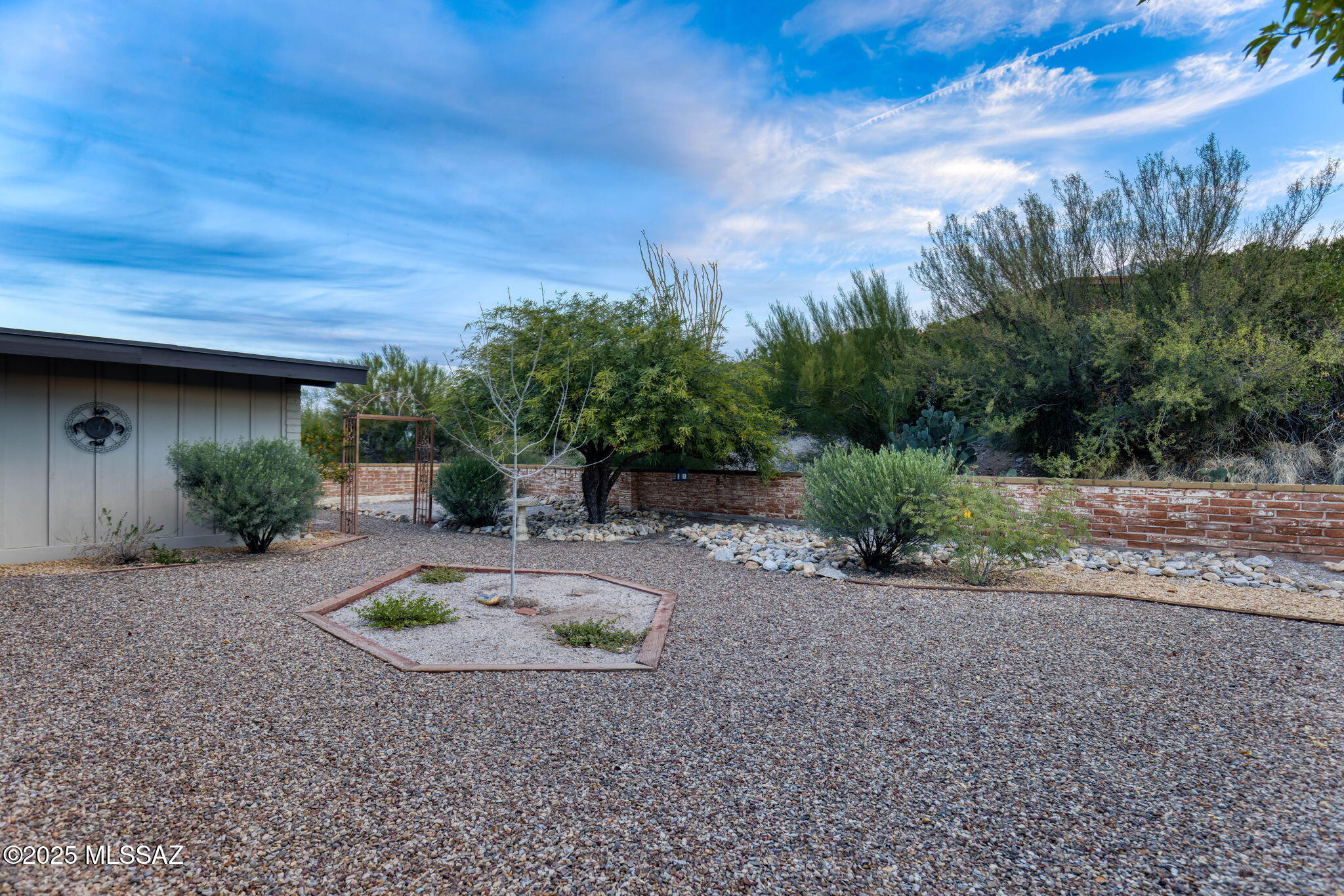 5802 N Camino Arizpe
