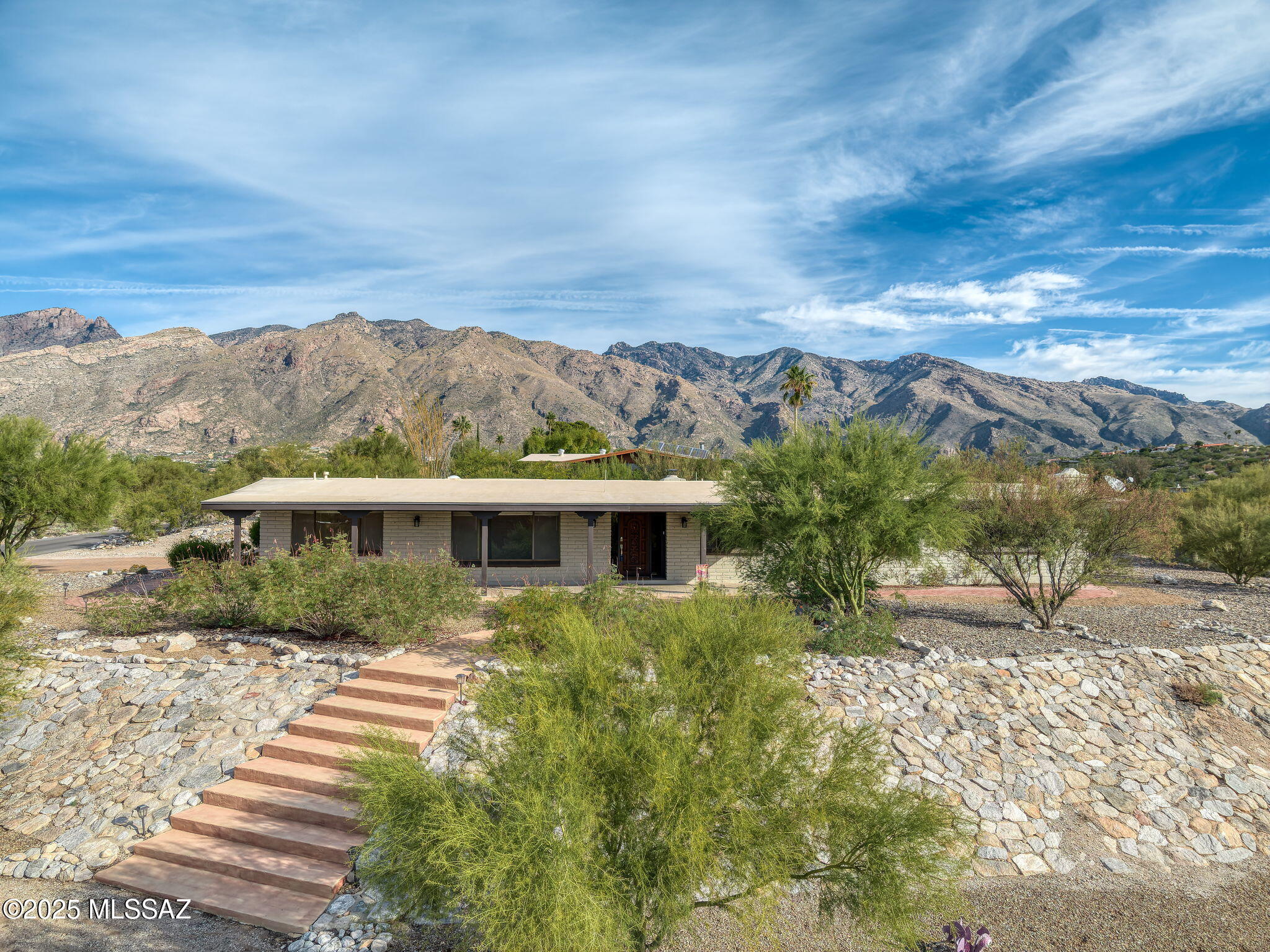 5802 N Camino Arizpe