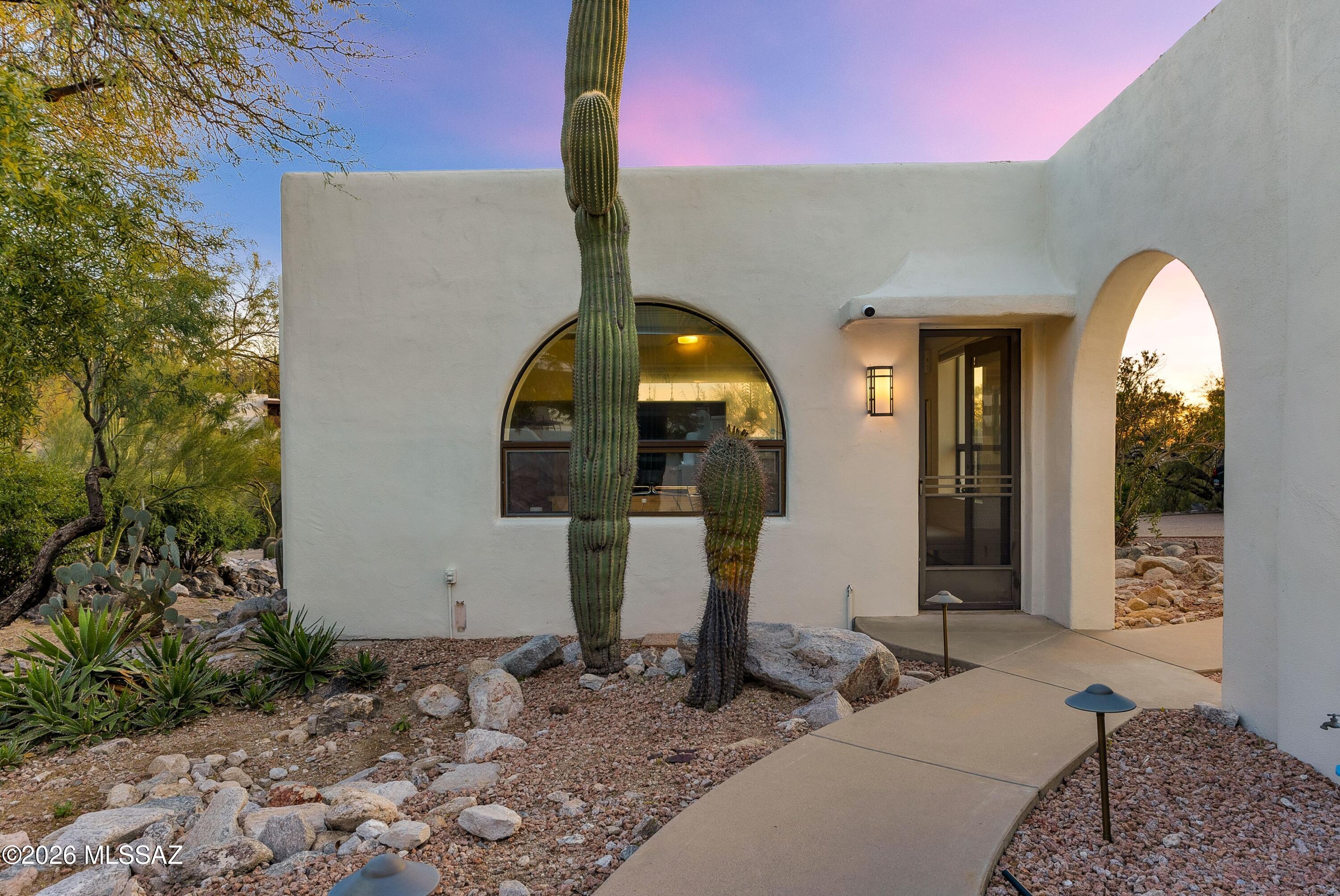 4911 E Oakmont Drive