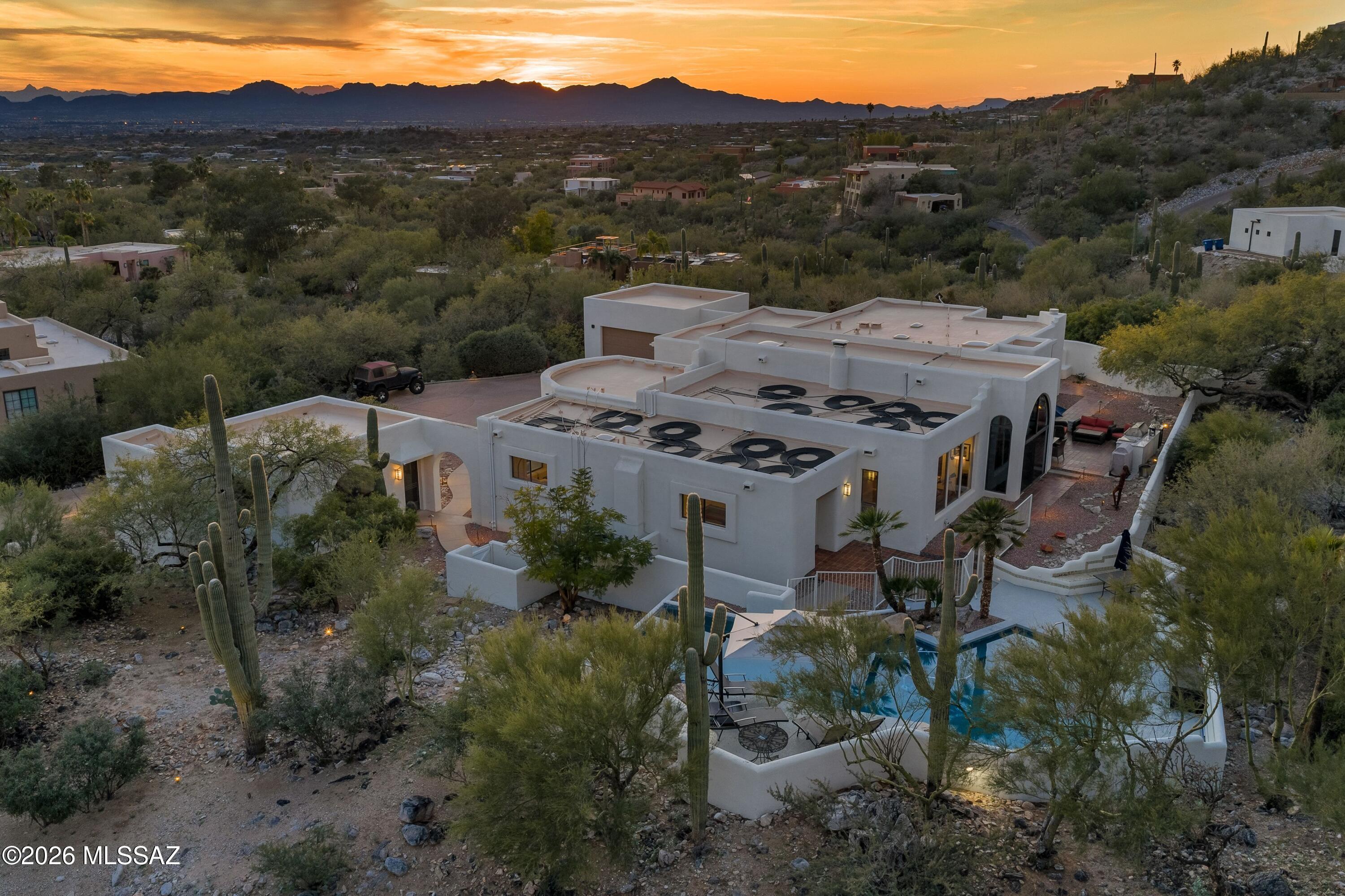4911 E Oakmont Drive
