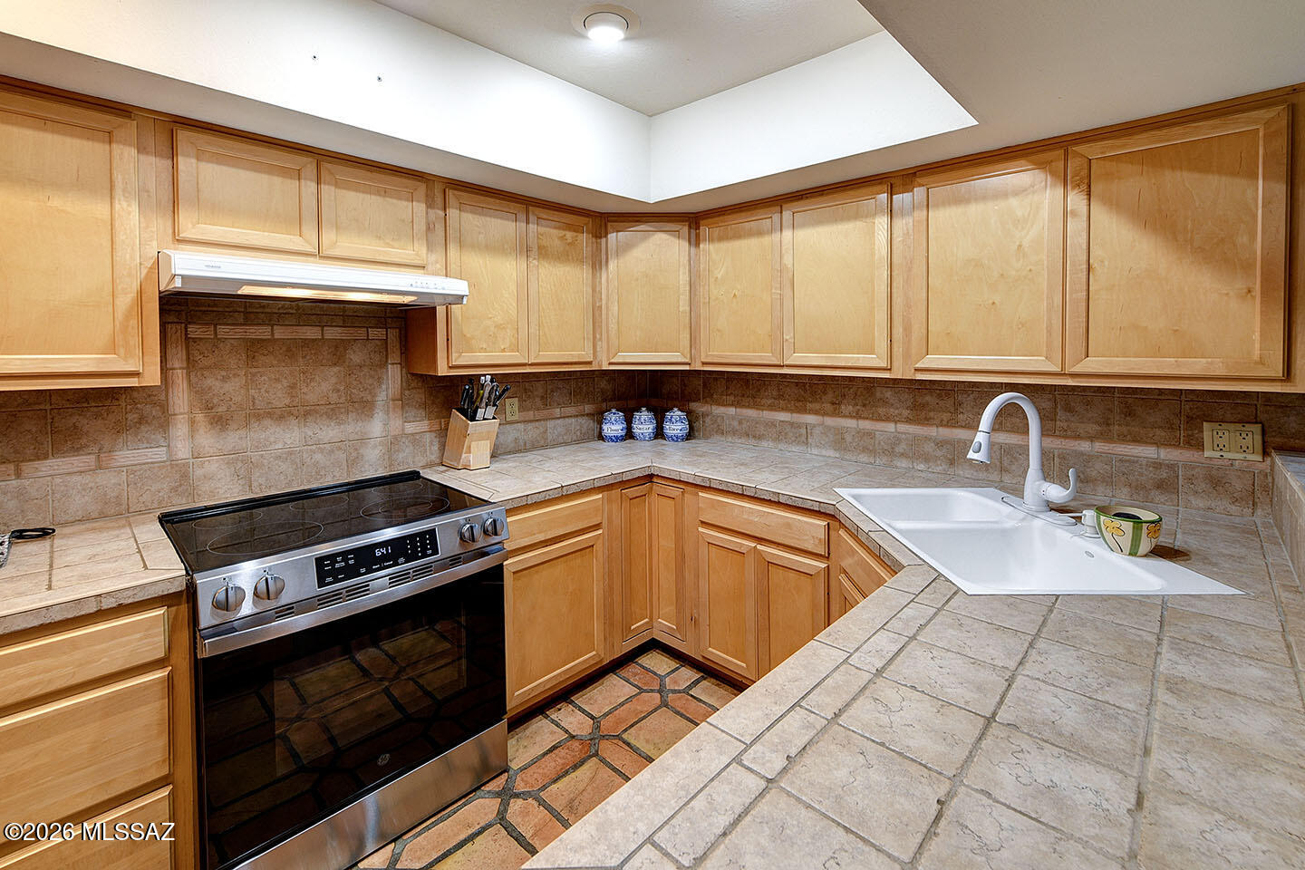 5521 N Paseo Ventoso