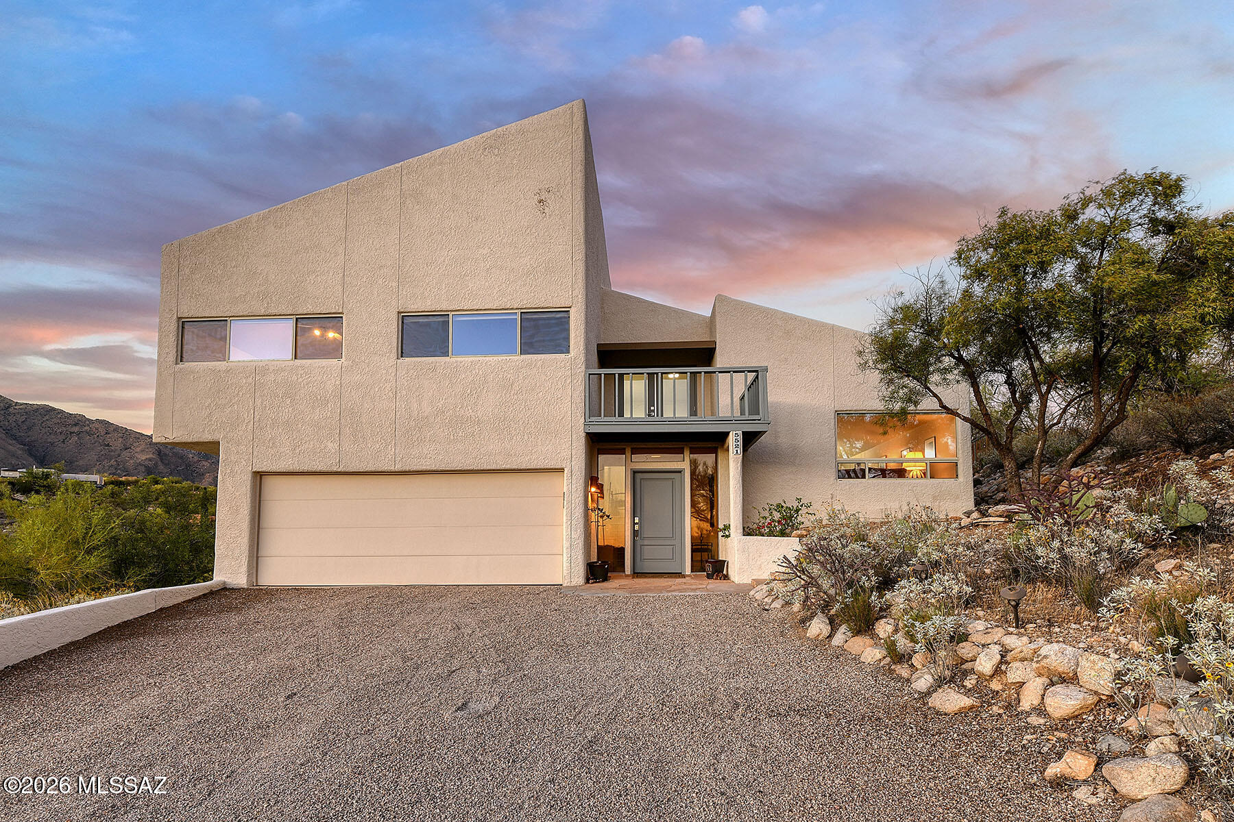 5521 N Paseo Ventoso