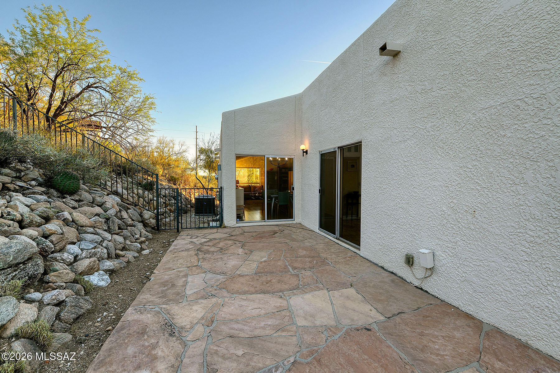 5521 N Paseo Ventoso