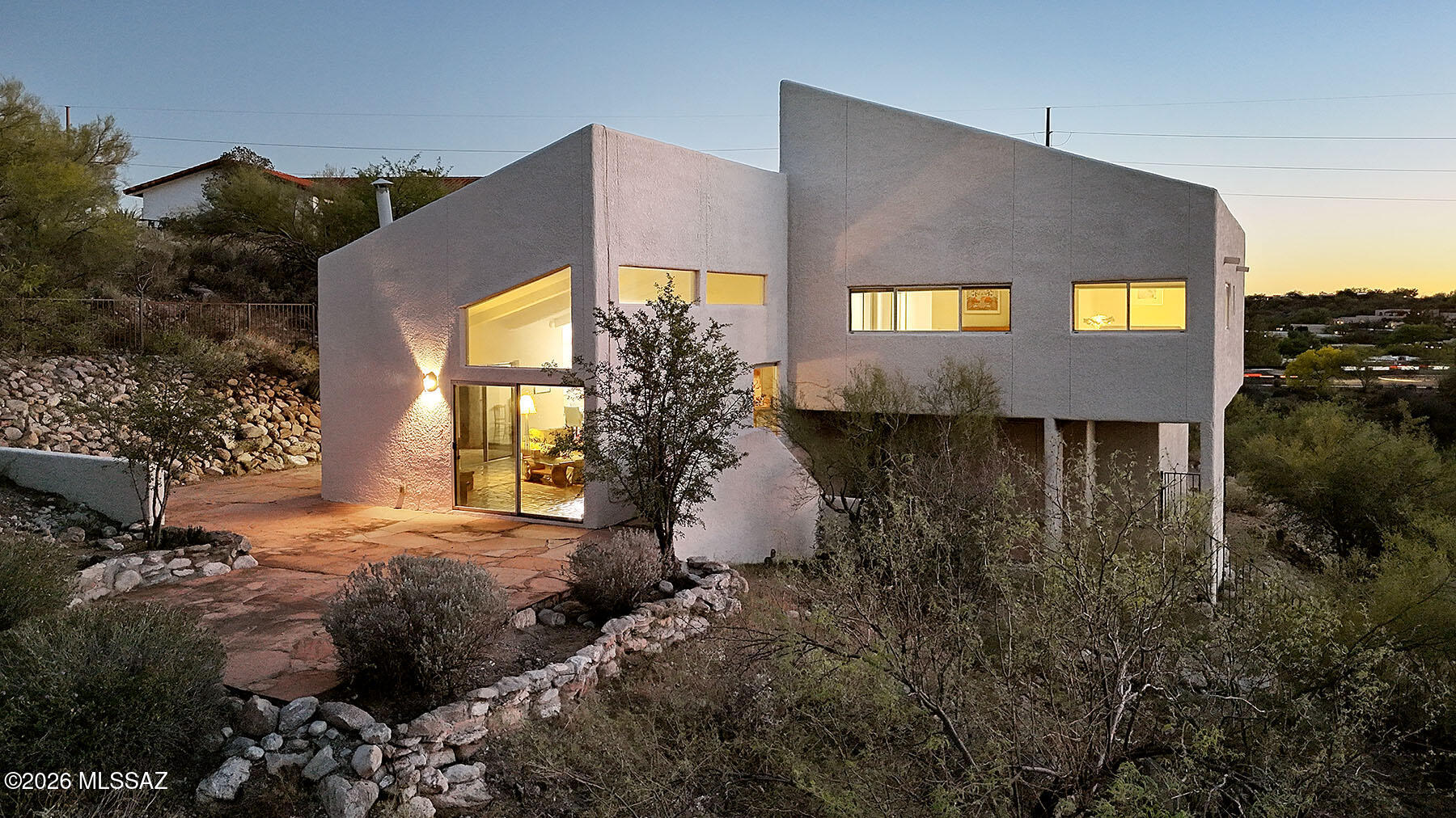5521 N Paseo Ventoso