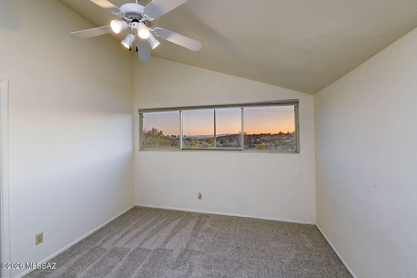 5521 N Paseo Ventoso