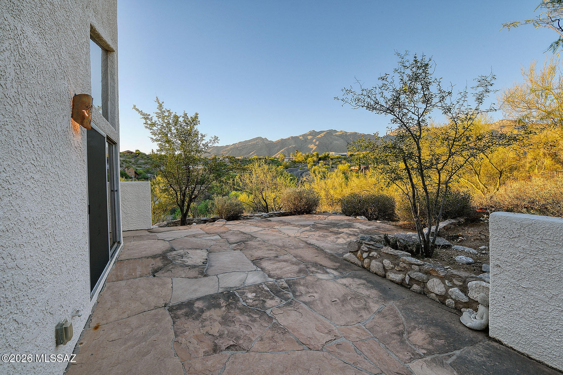 5521 N Paseo Ventoso