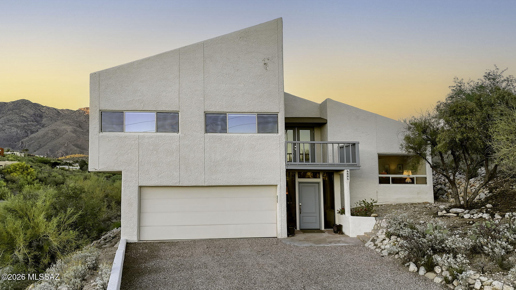 5521 N Paseo Ventoso