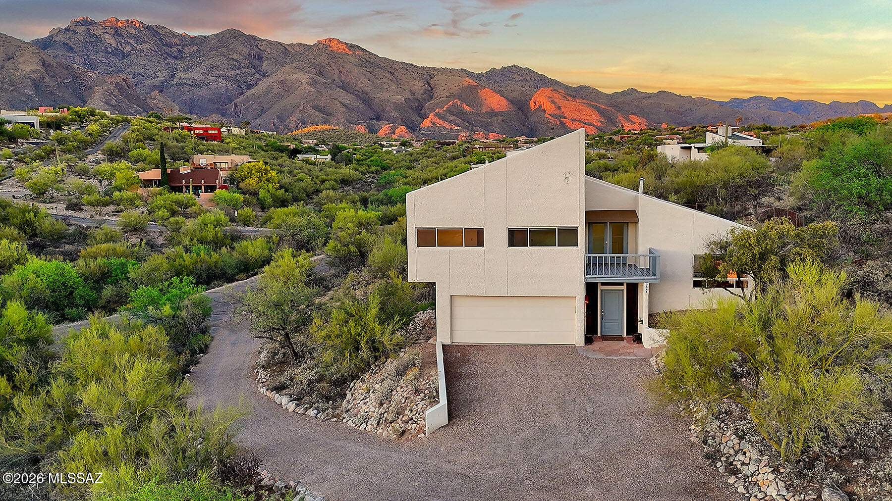5521 N Paseo Ventoso