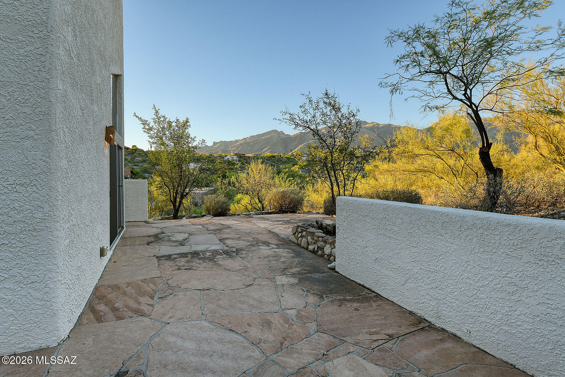 5521 N Paseo Ventoso