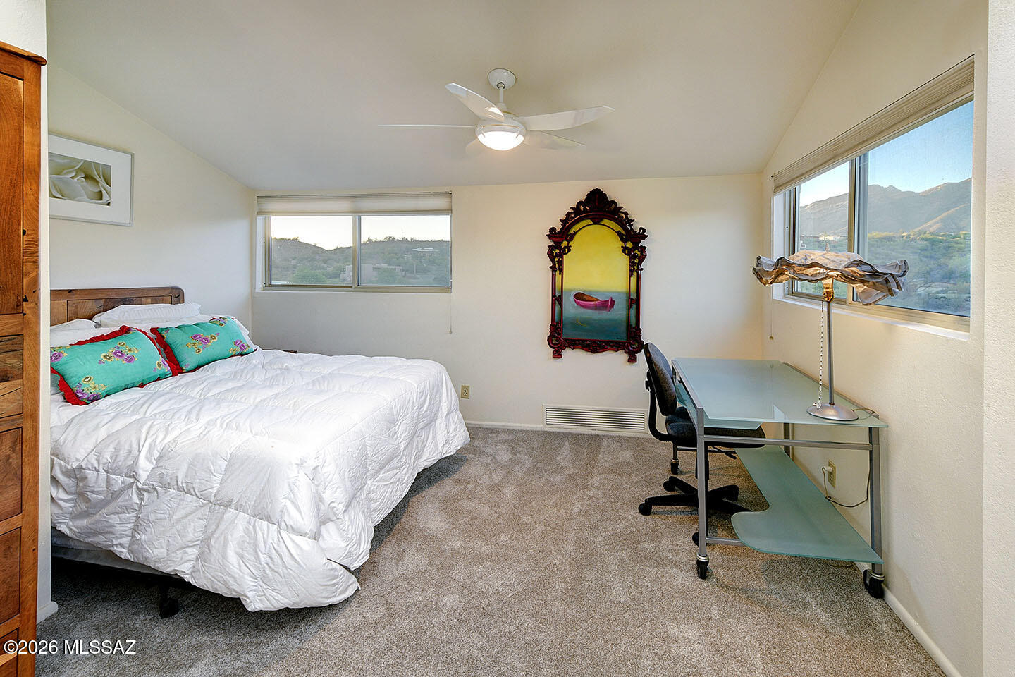5521 N Paseo Ventoso