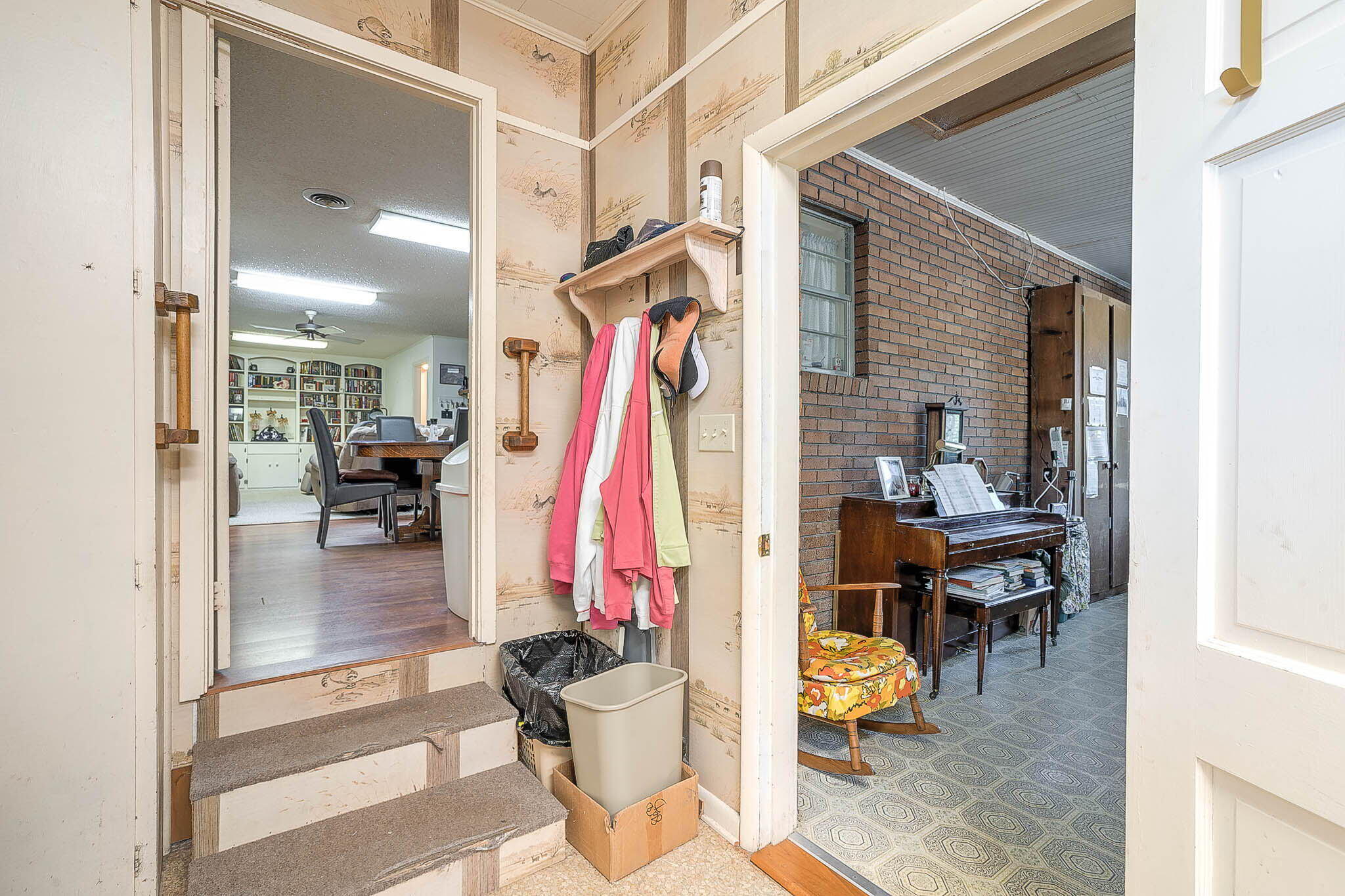 233 J D Broome Rd.