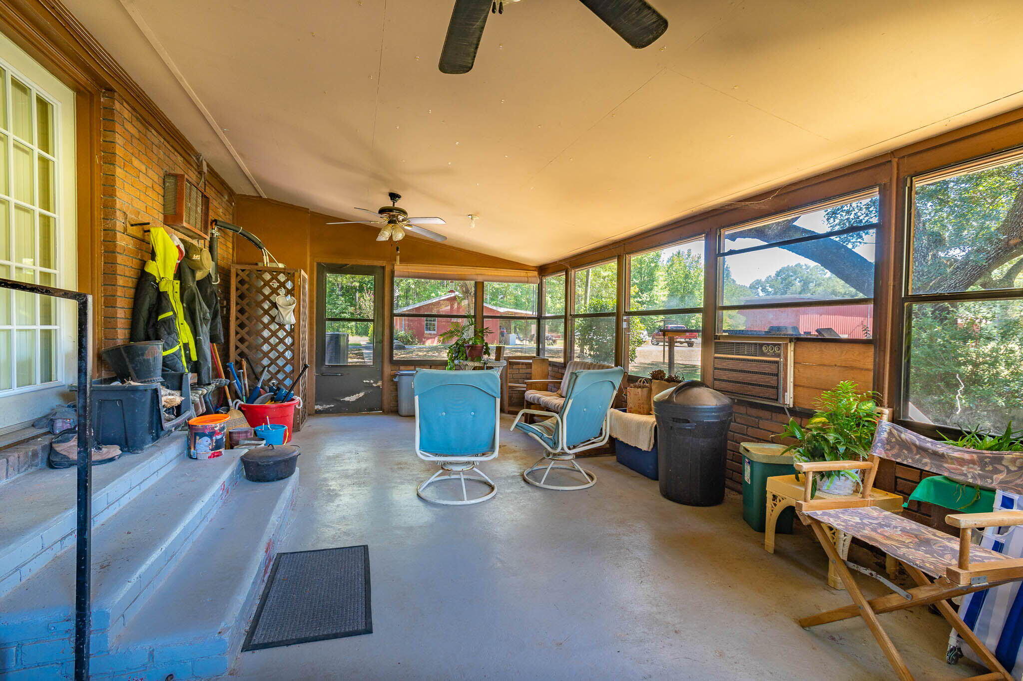 233 J D Broome Rd.