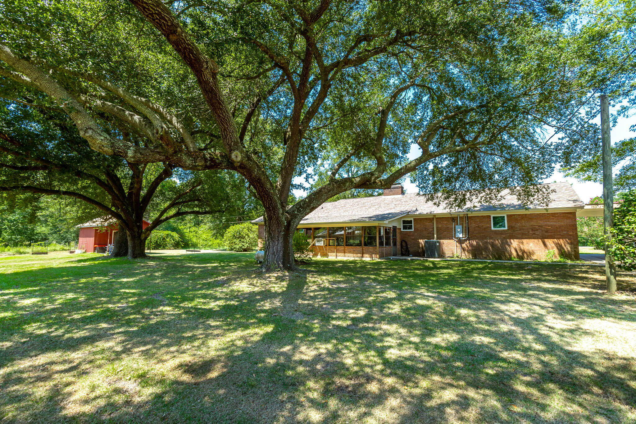 233 J D Broome Rd.