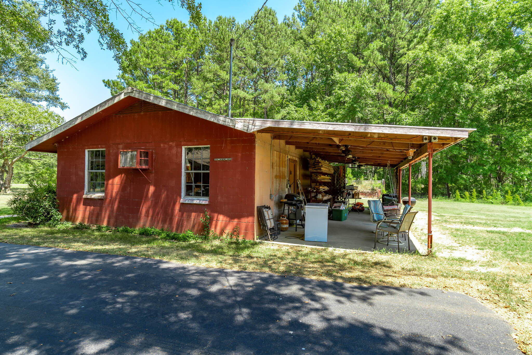 233 J D Broome Rd.