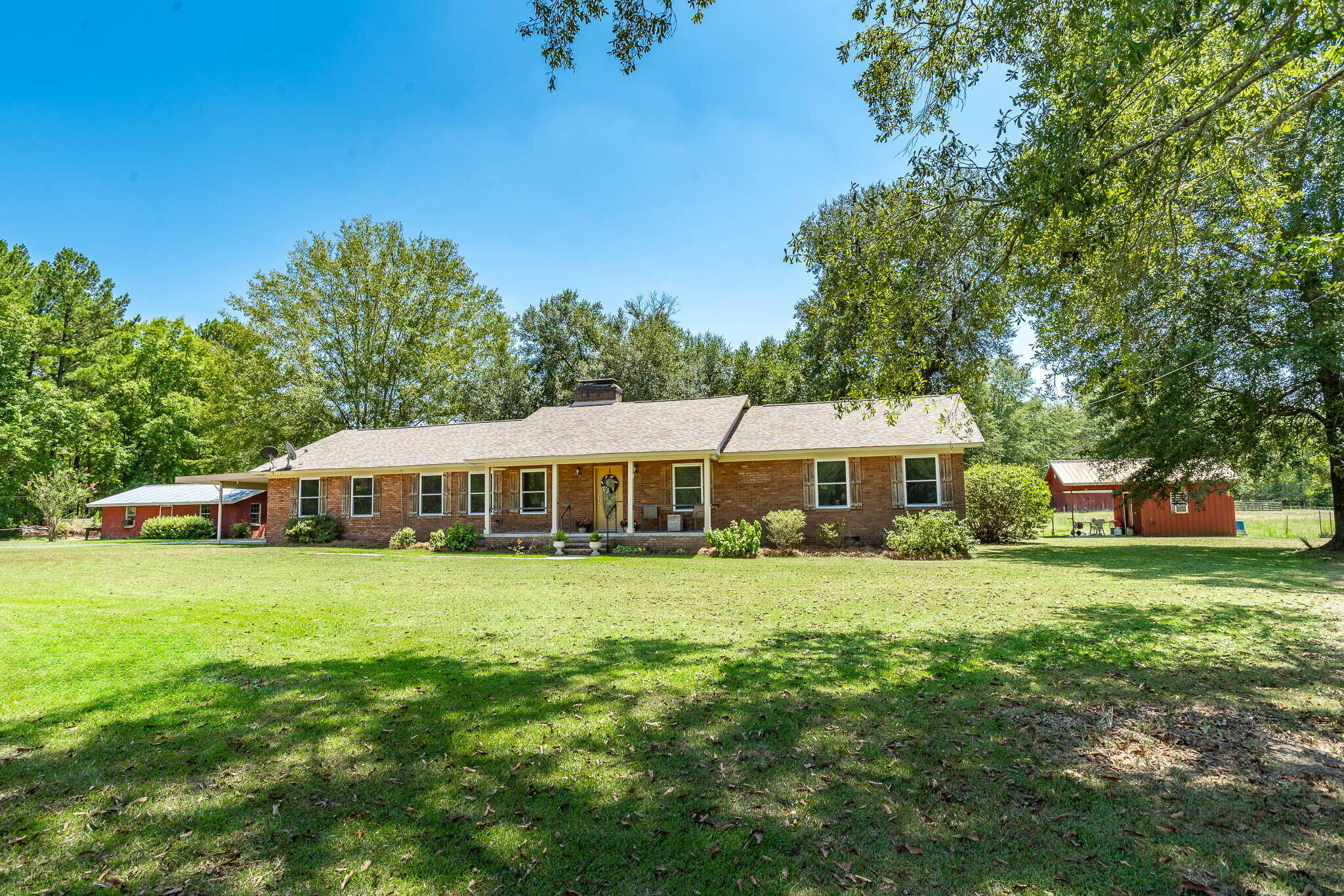 233 J D Broome Rd.