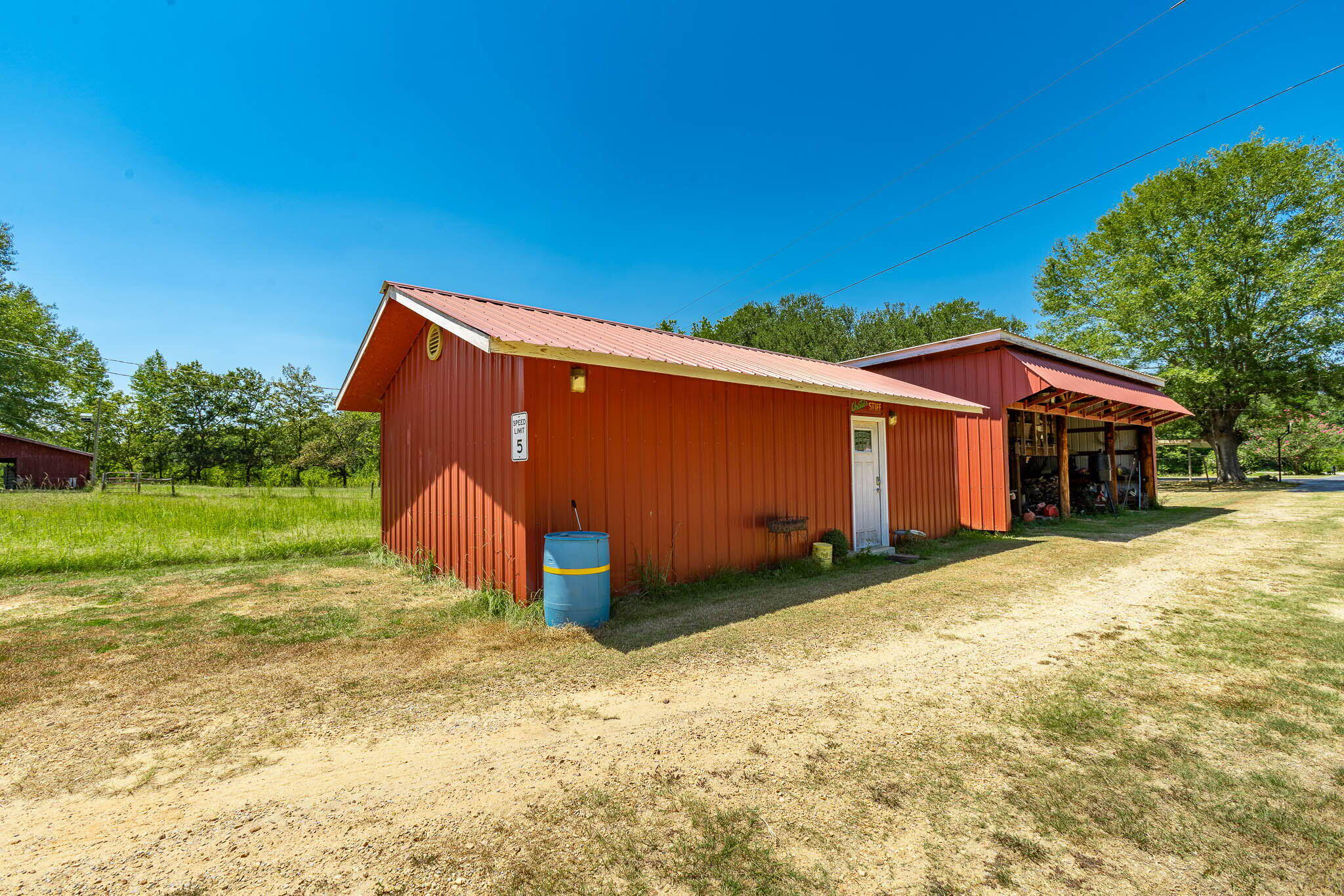 233 J D Broome Rd.