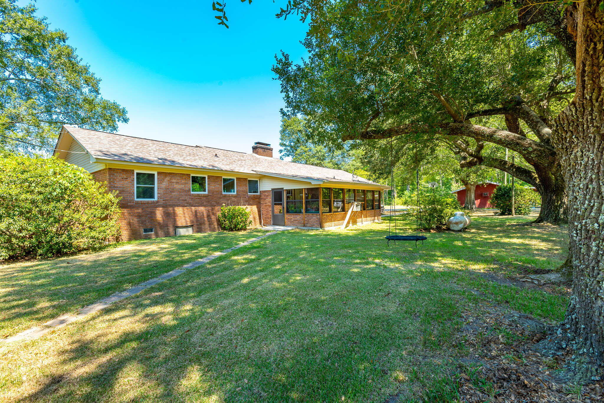 233 J D Broome Rd.