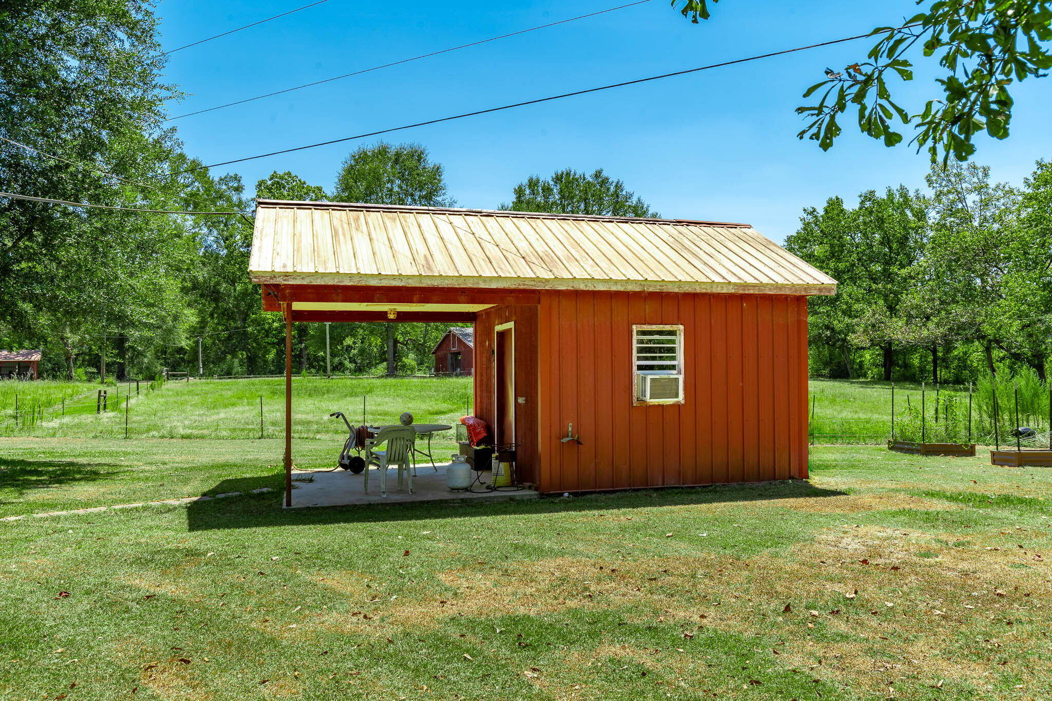 233 J D Broome Rd.