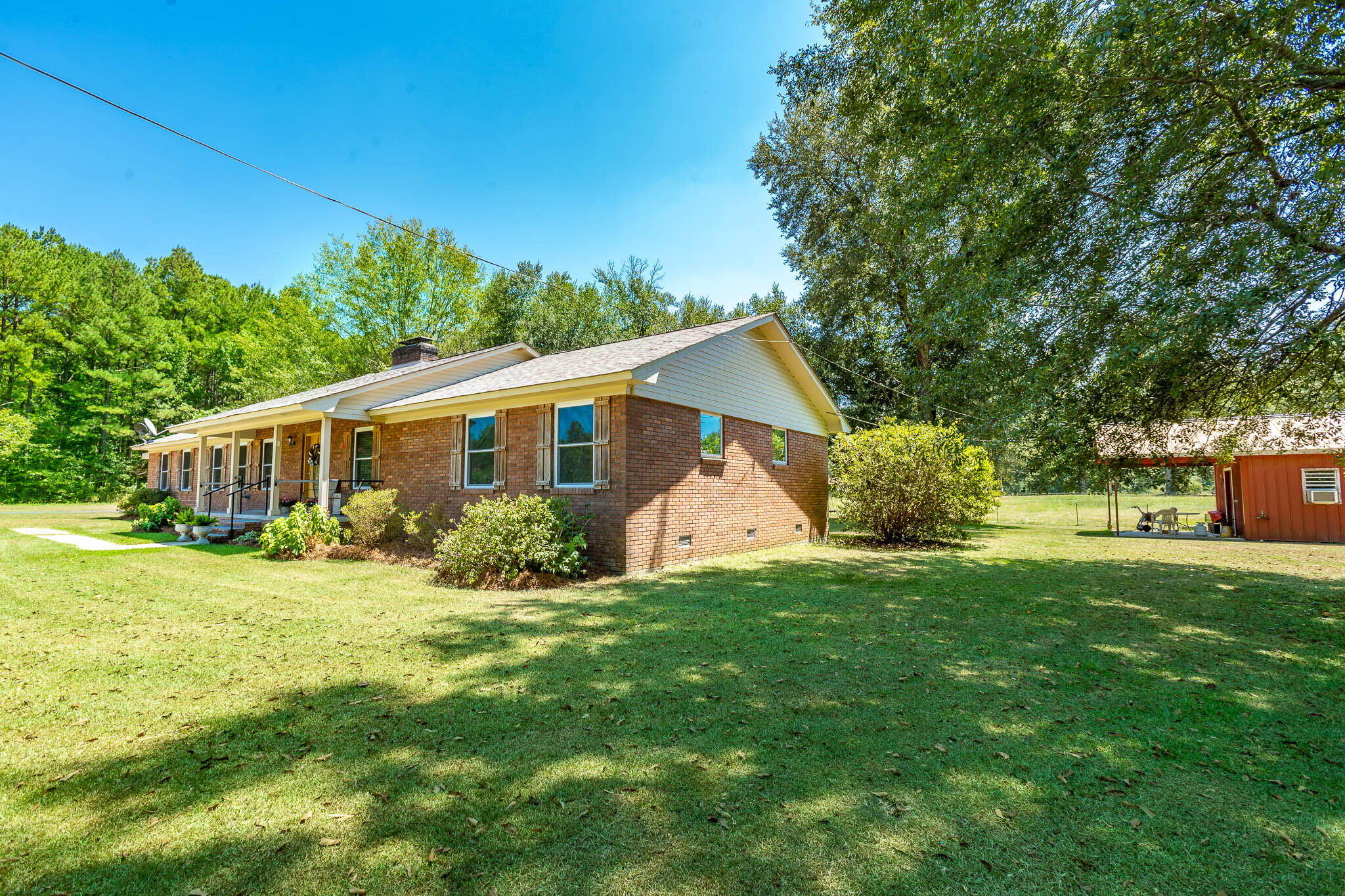 233 J D Broome Rd.