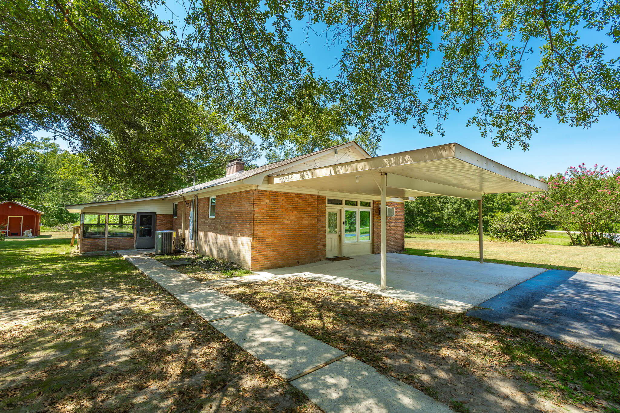 233 J D Broome Rd.