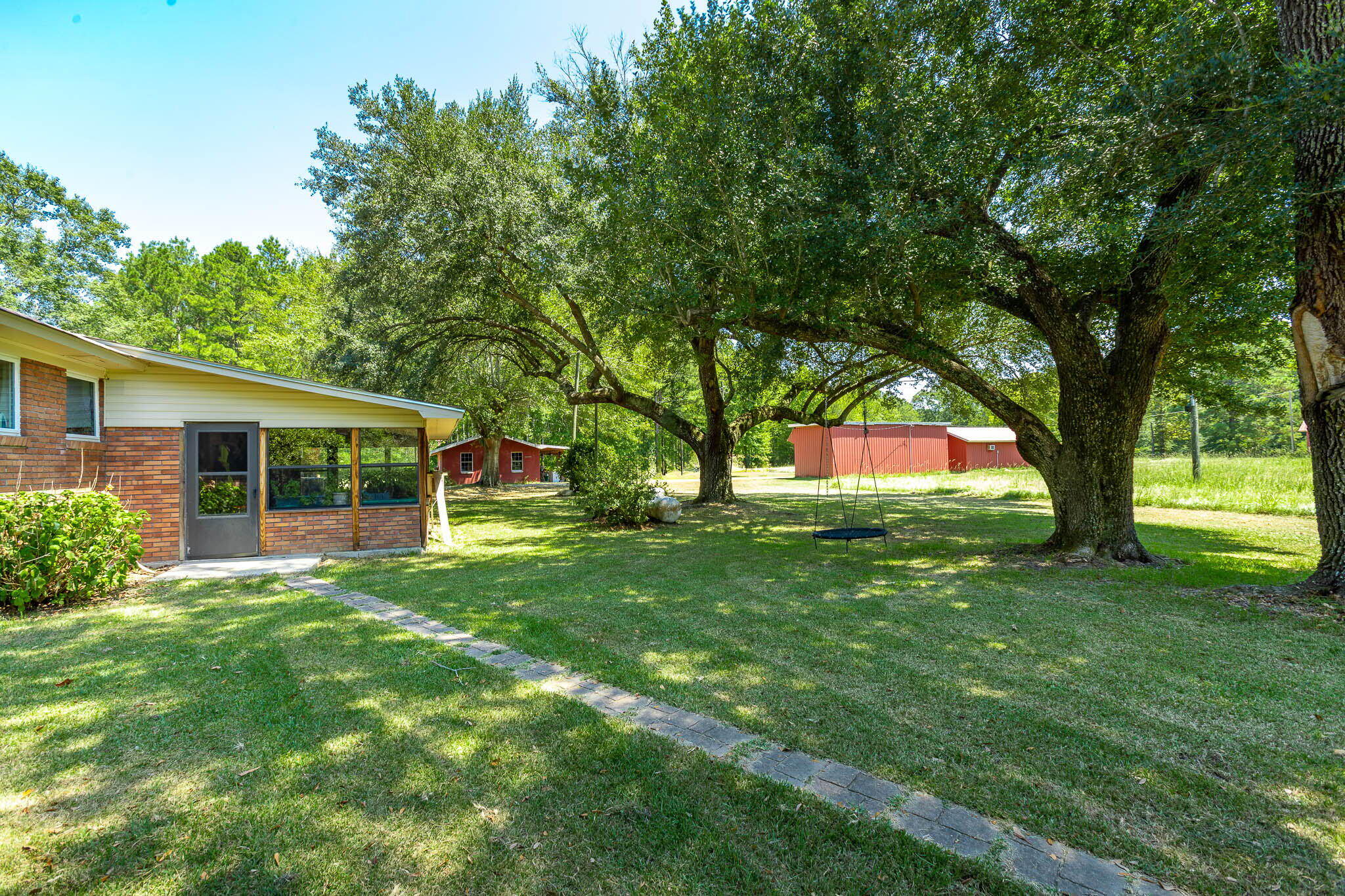 233 J D Broome Rd.