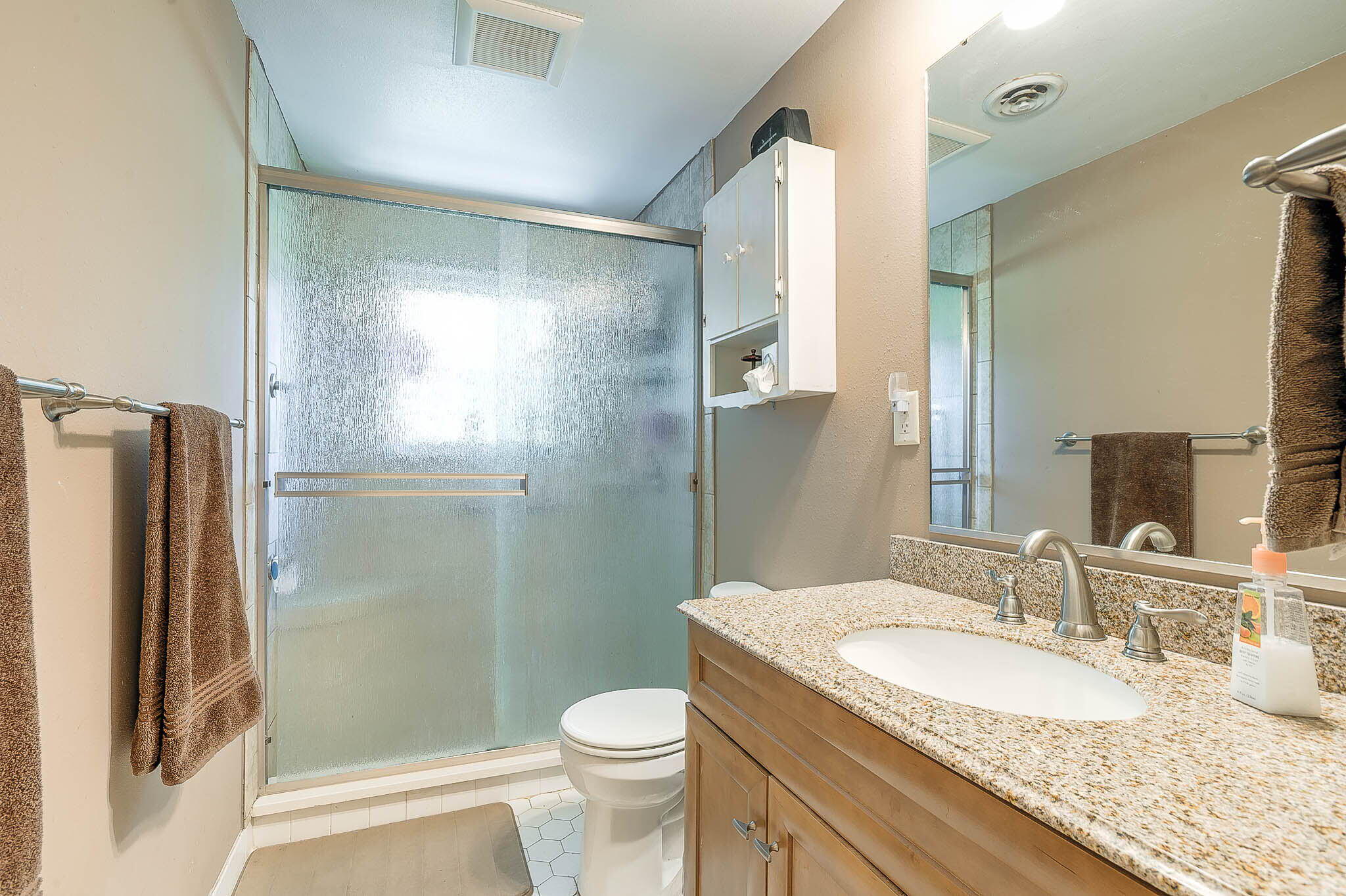 233 J D Broome Rd.