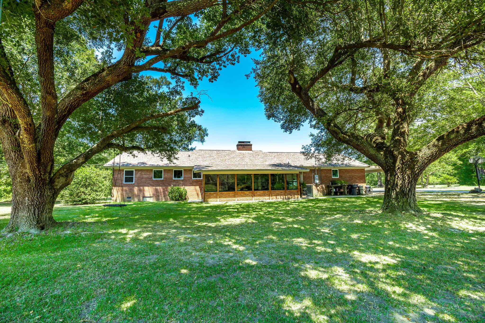 233 J D Broome Rd.