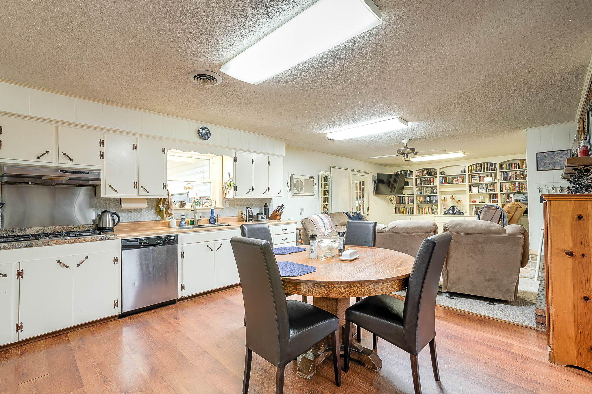 233 J D Broome Rd.