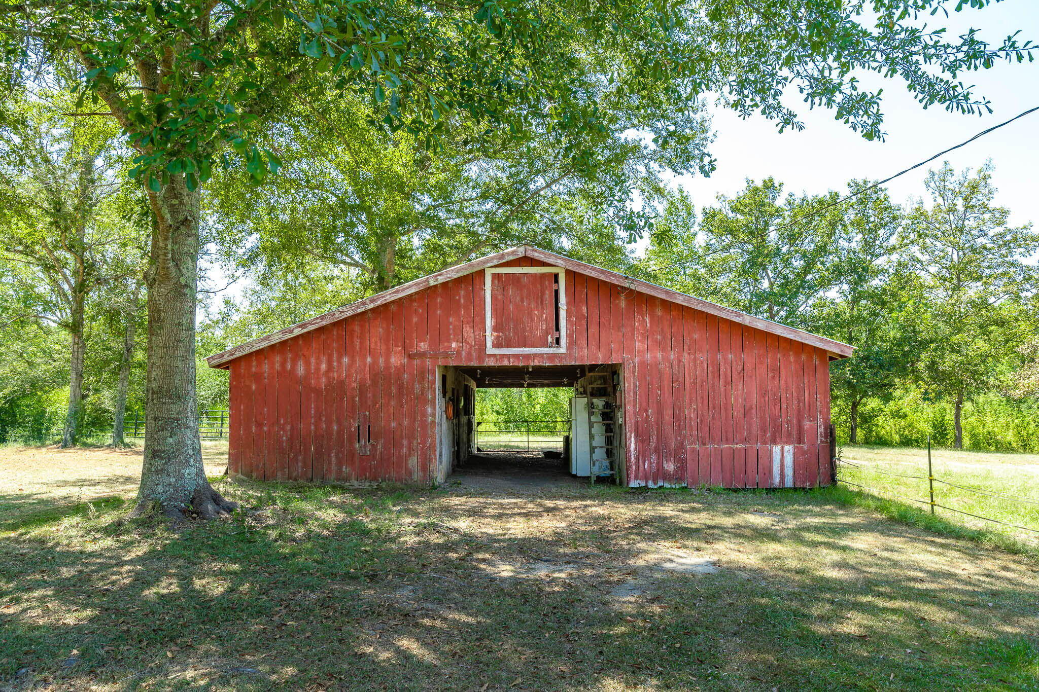 233 J D Broome Rd.