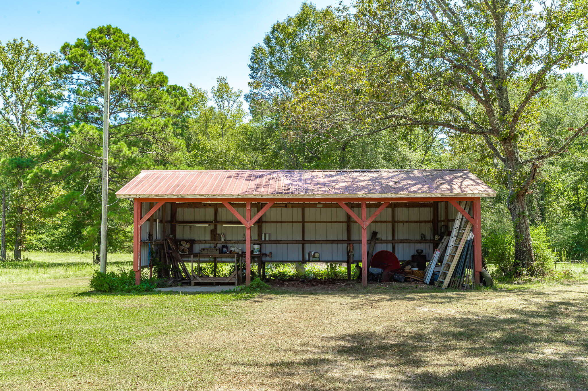 233 J D Broome Rd.