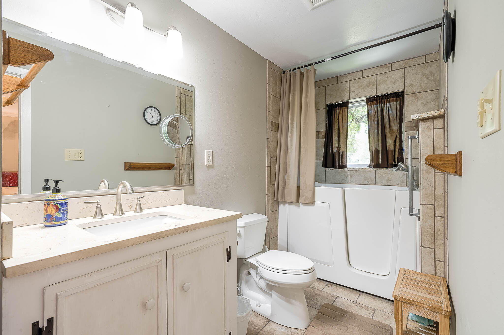 233 J D Broome Rd.