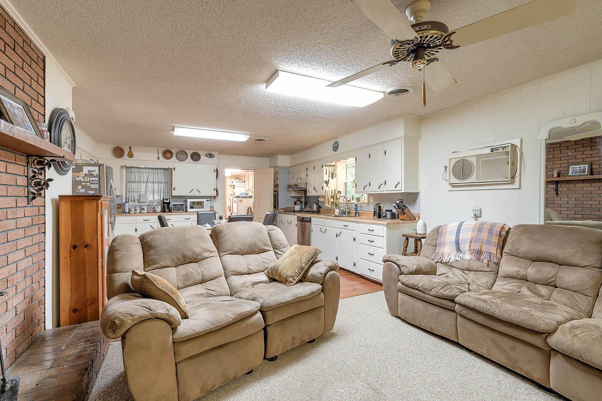 233 J D Broome Rd.
