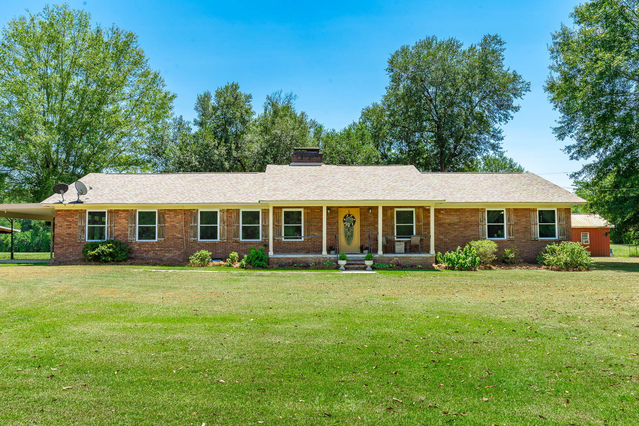 233 J D Broome Rd.