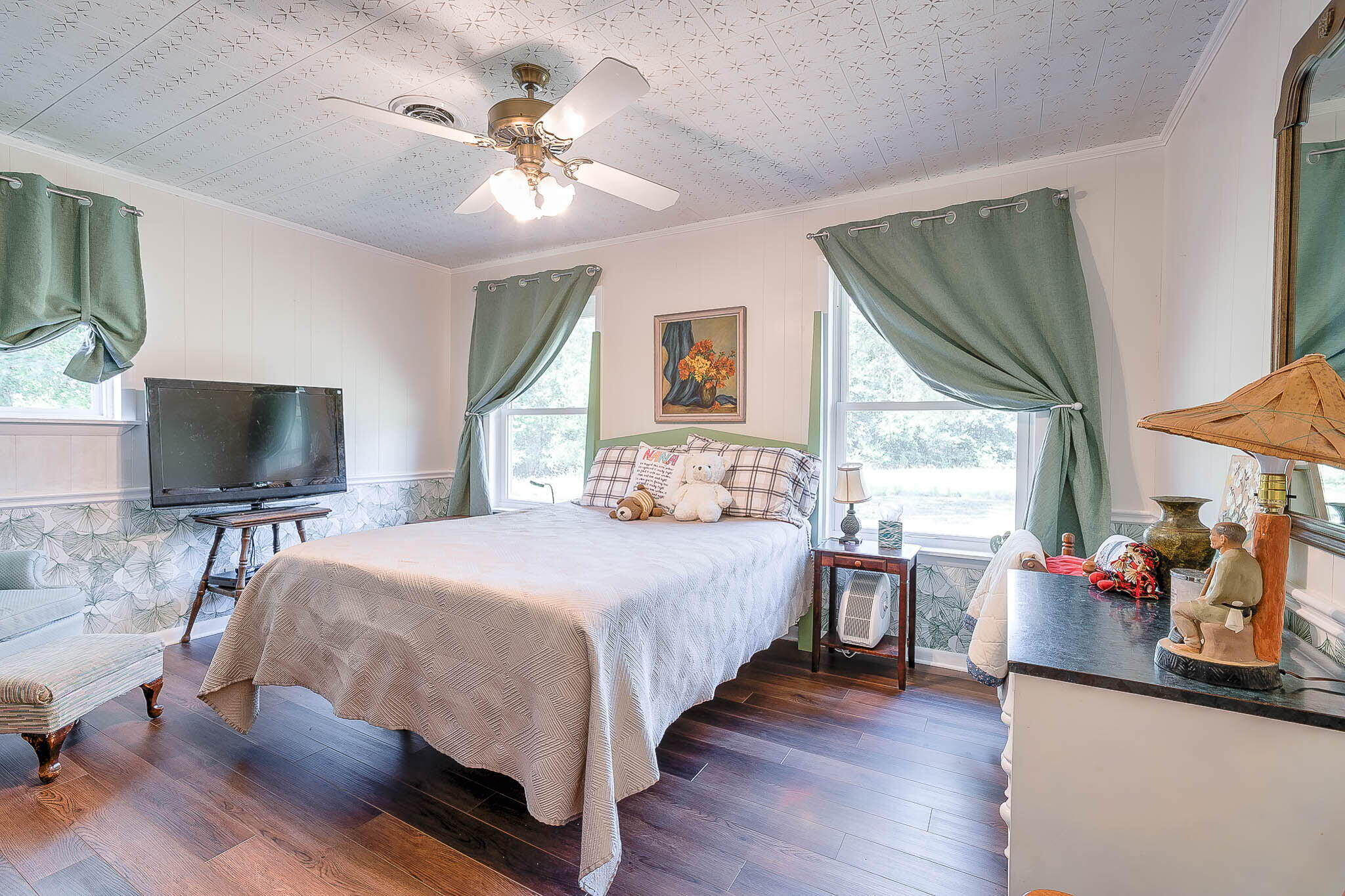 233 J D Broome Rd.