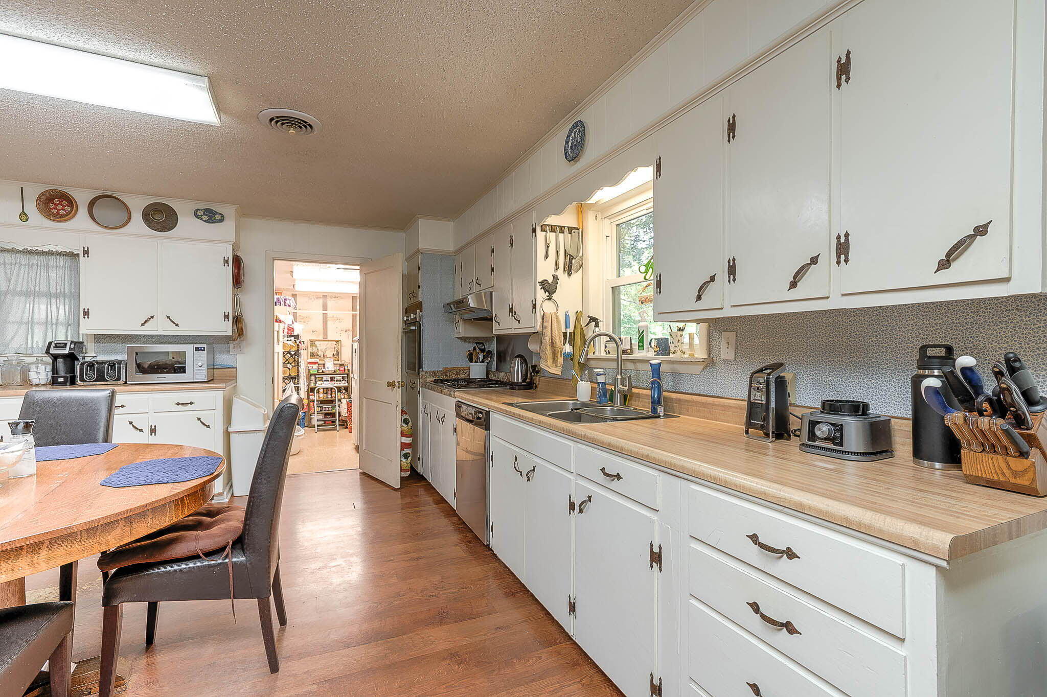 233 J D Broome Rd.