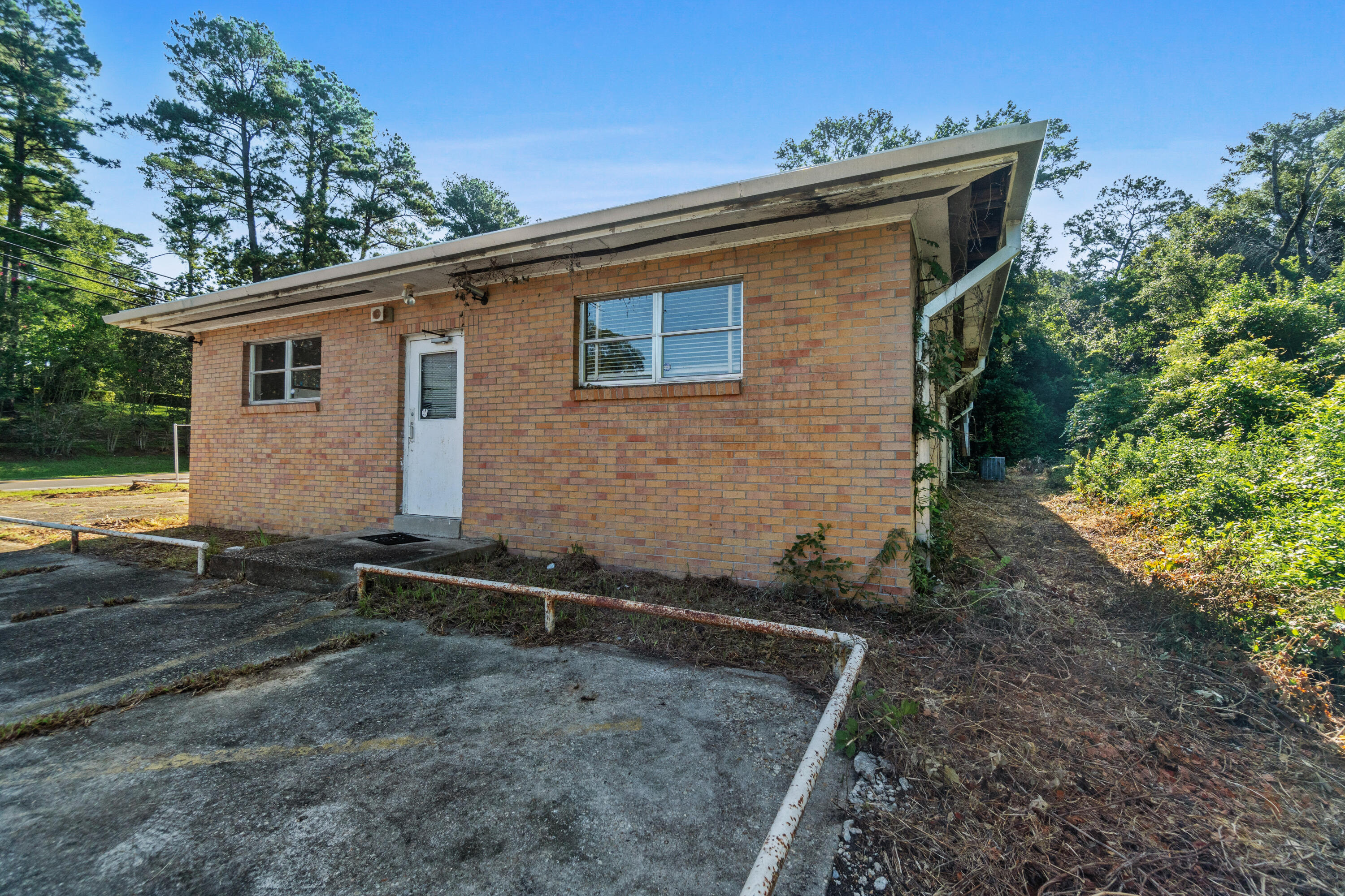 1212 Broad St.