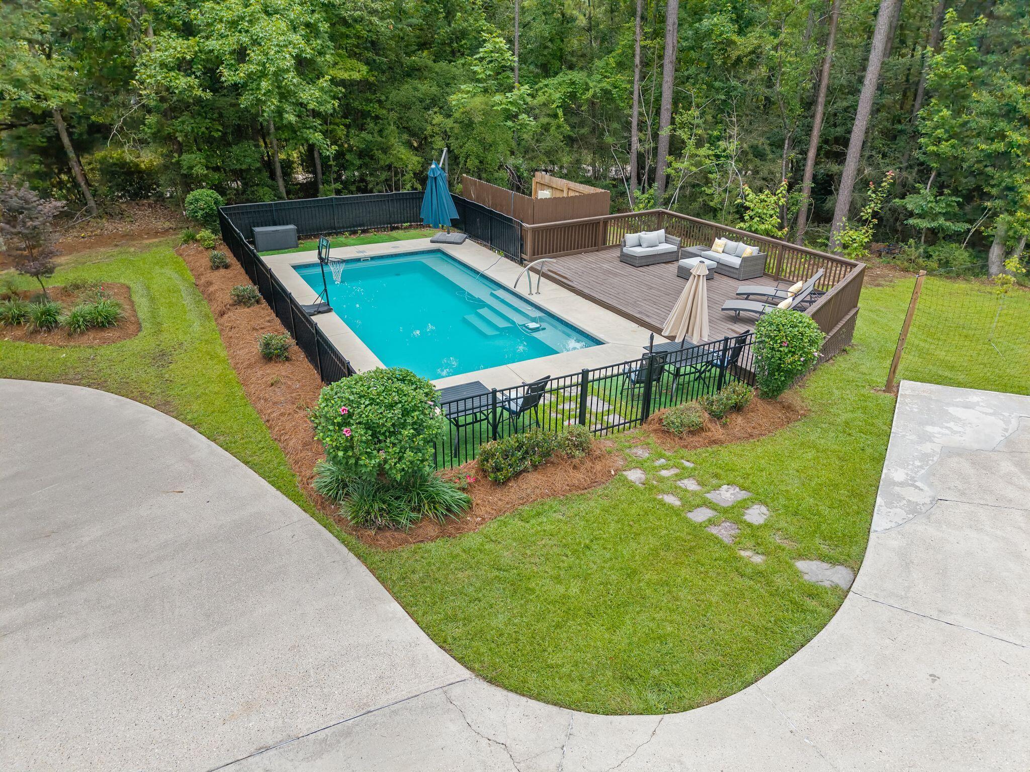 81 Redfern Trail