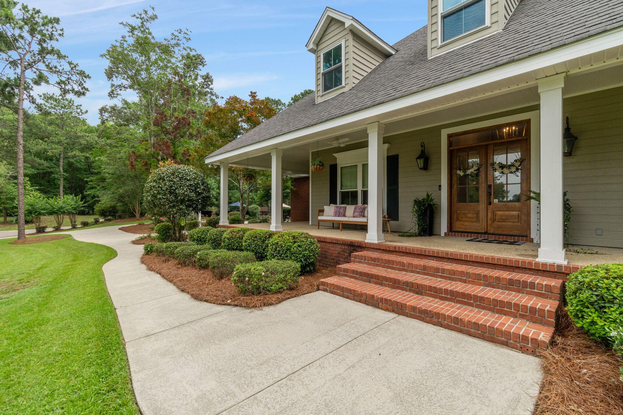 81 Redfern Trail