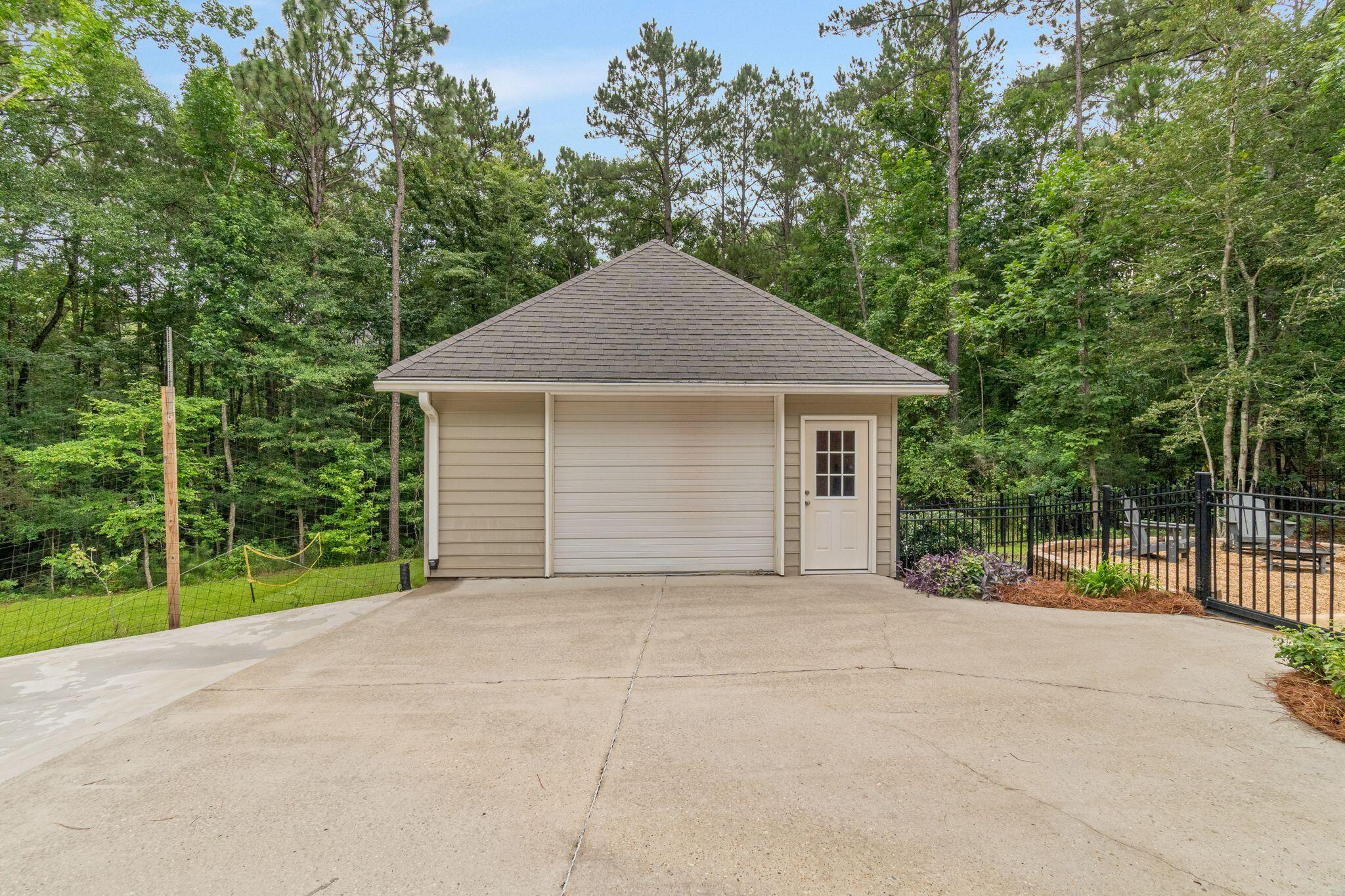 81 Redfern Trail