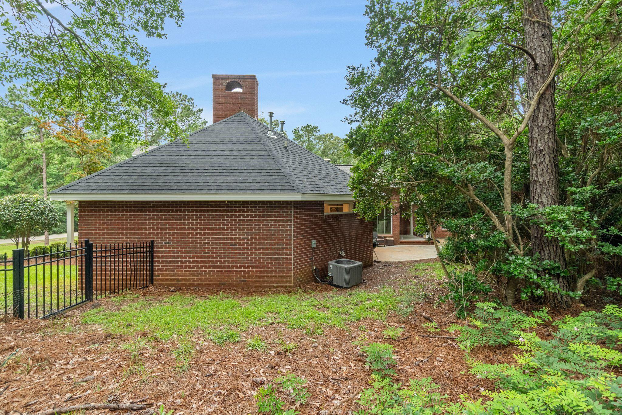 81 Redfern Trail
