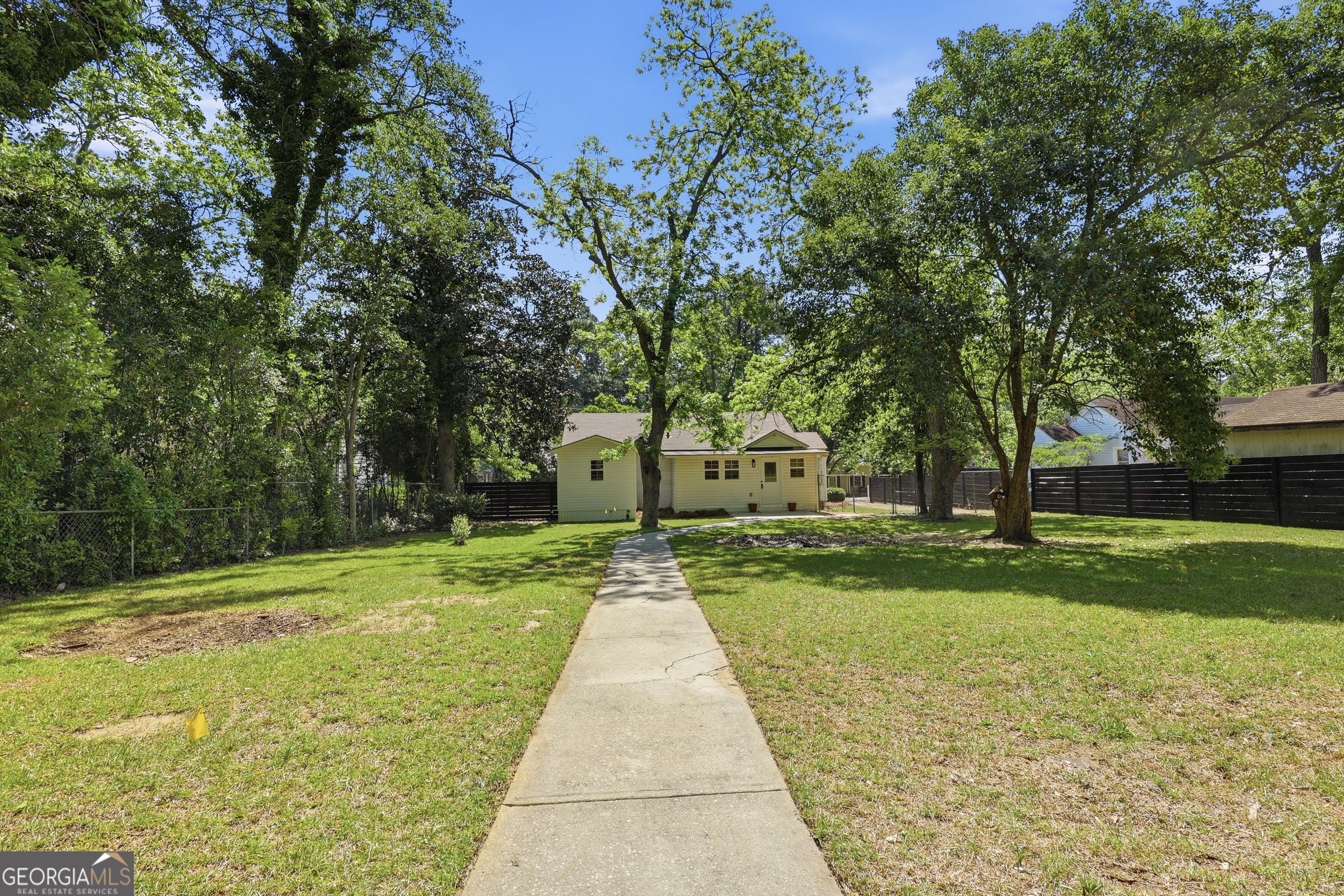 610 Davis Avenue