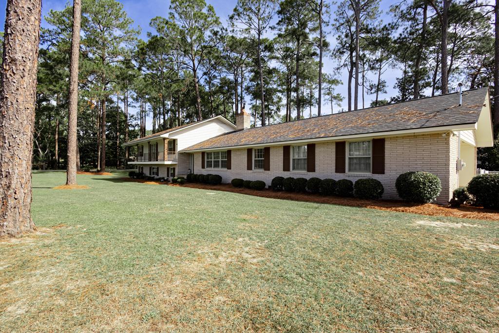 2021 N Emory Drive, Tifton