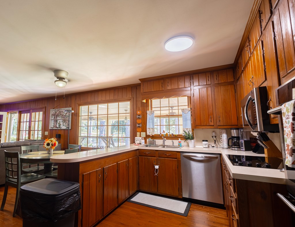 2021 N Emory Drive, Tifton