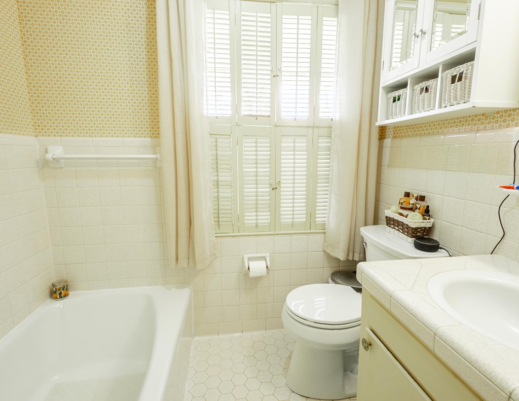 2021 N Emory Drive, Tifton