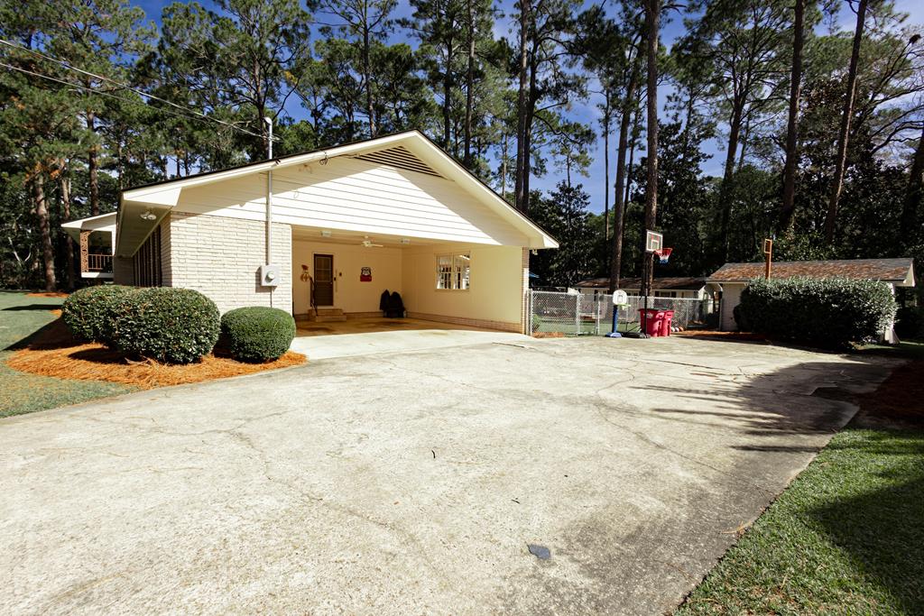 2021 N Emory Drive, Tifton